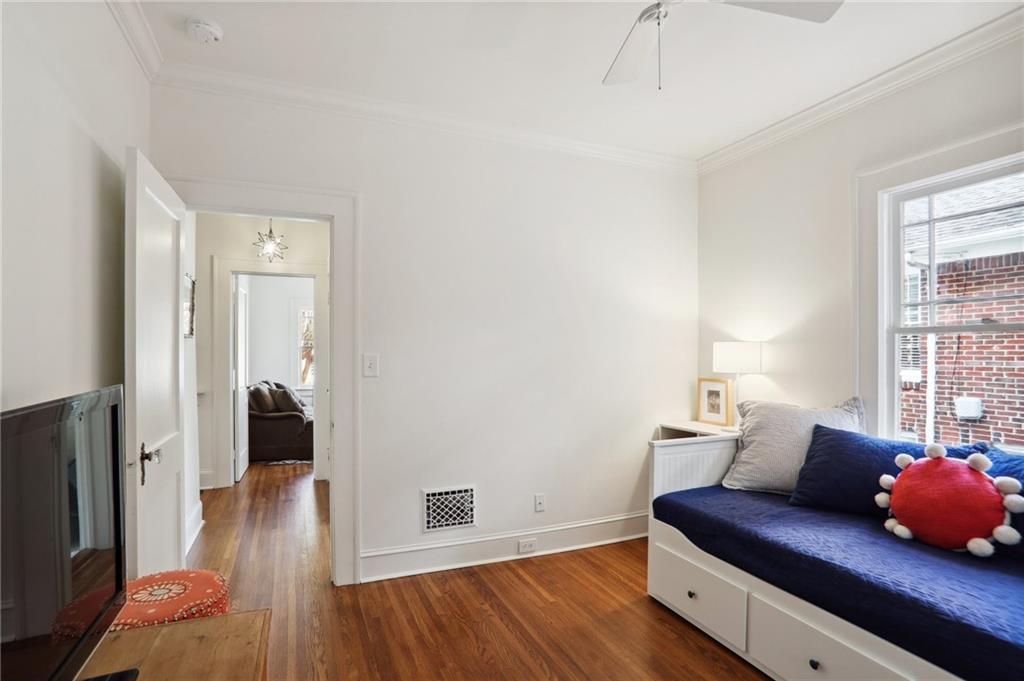 1083 Amsterdam Avenue NE