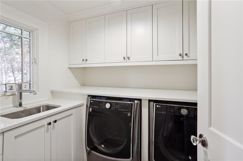 1083 Amsterdam Avenue NE