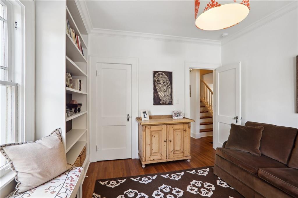 1083 Amsterdam Avenue NE