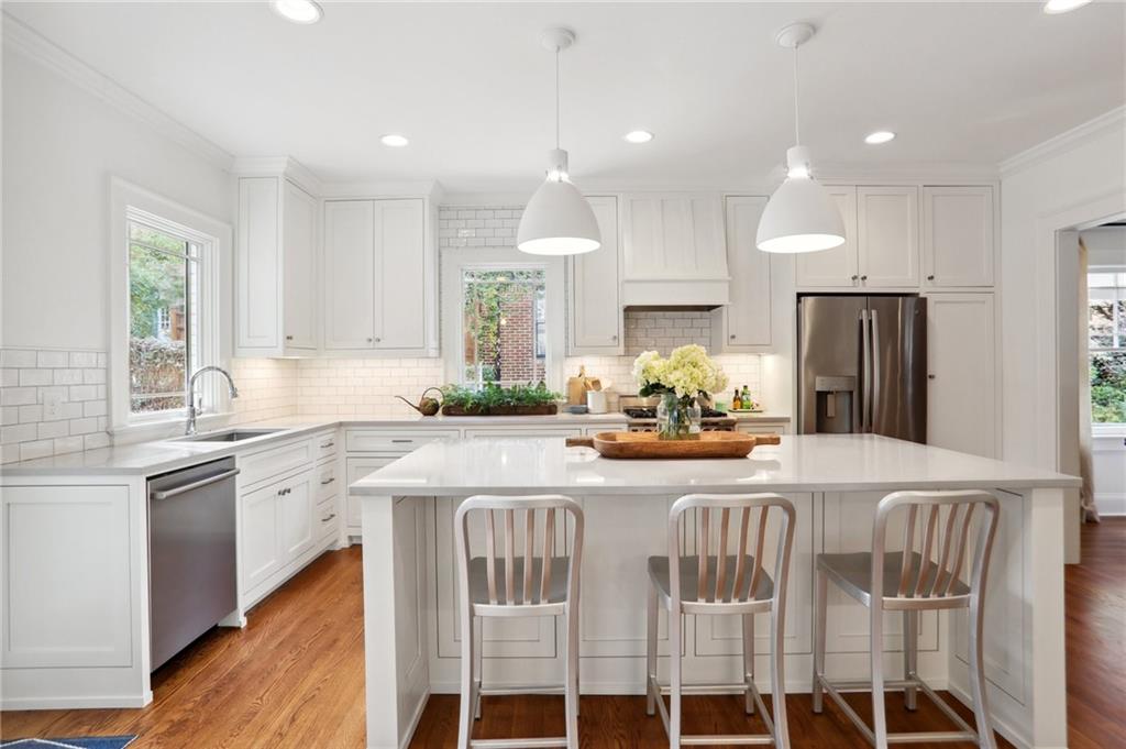 1083 Amsterdam Avenue NE