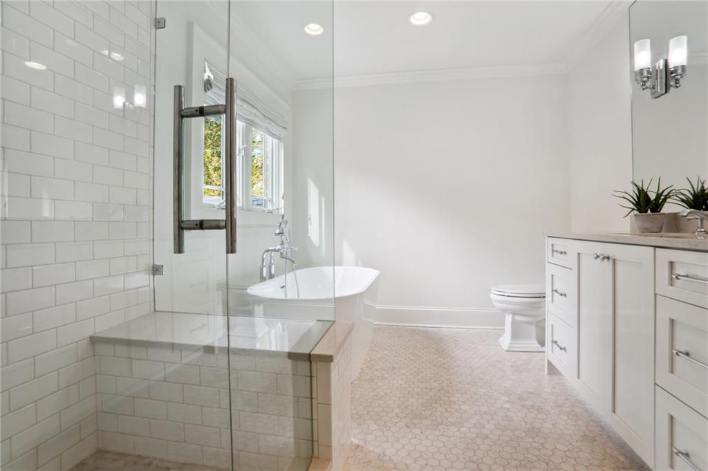 1083 Amsterdam Avenue NE