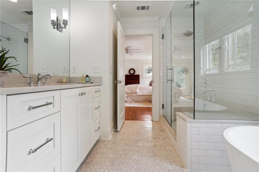 1083 Amsterdam Avenue NE