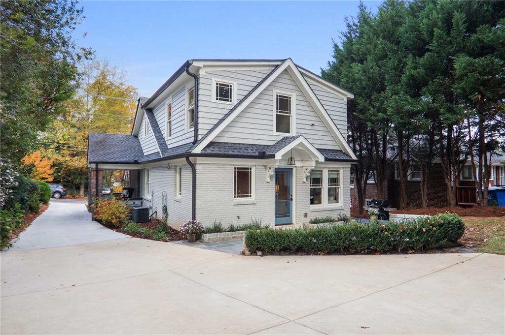 1083 Amsterdam Avenue NE