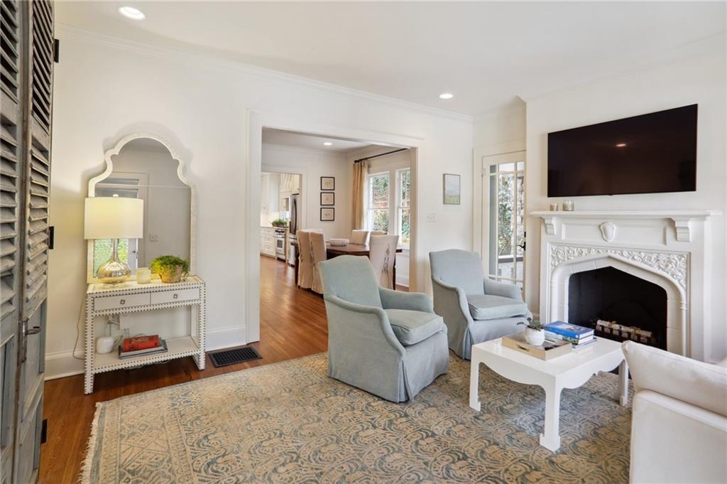 1083 Amsterdam Avenue NE