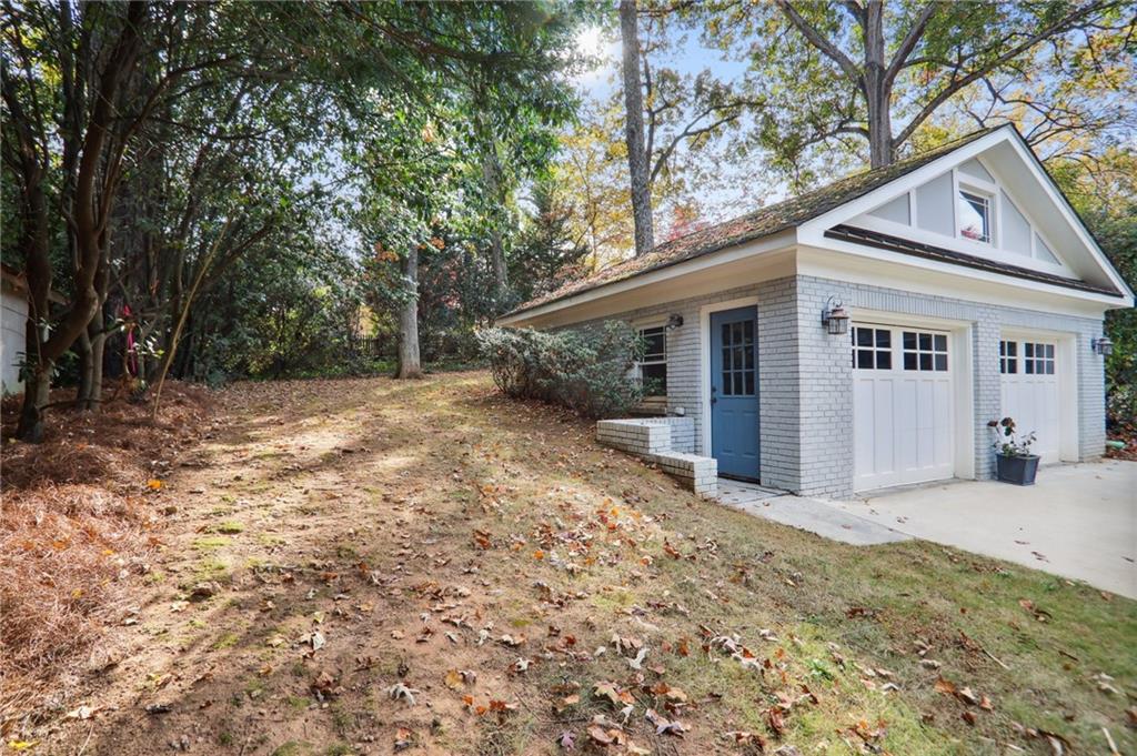 1083 Amsterdam Avenue NE