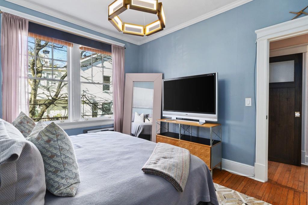 301 10th Street NE Unit 4