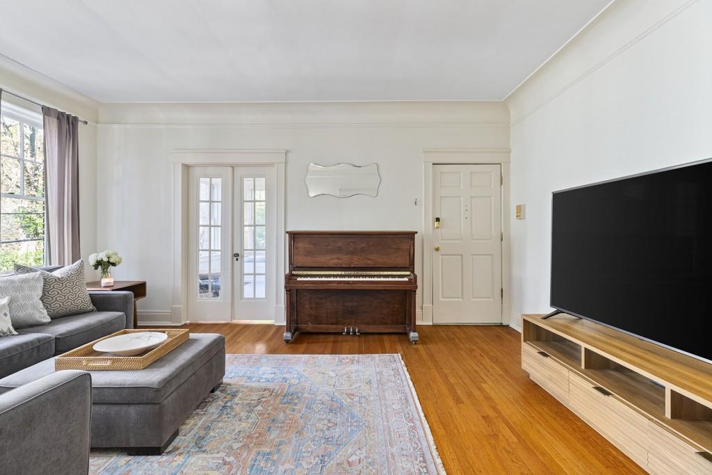 301 10th Street NE Unit 4