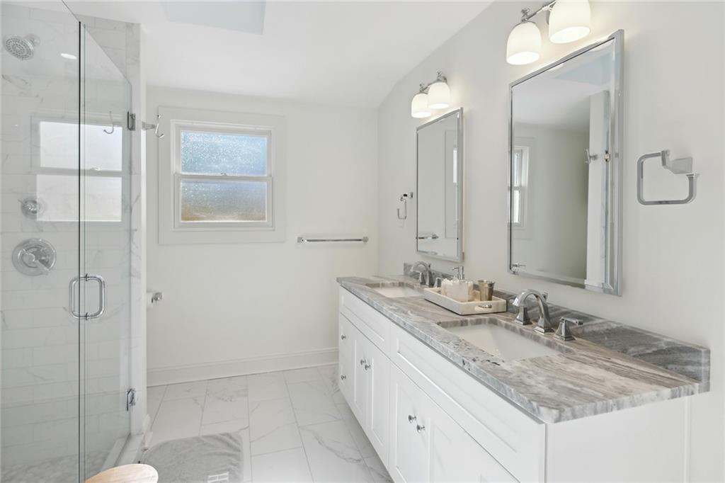 3263 W Shadowlawn Avenue NE