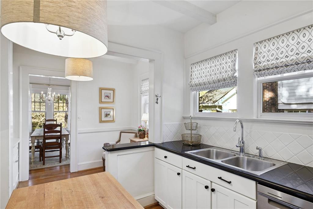 3263 W Shadowlawn Avenue NE