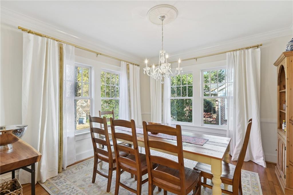 3263 W Shadowlawn Avenue NE