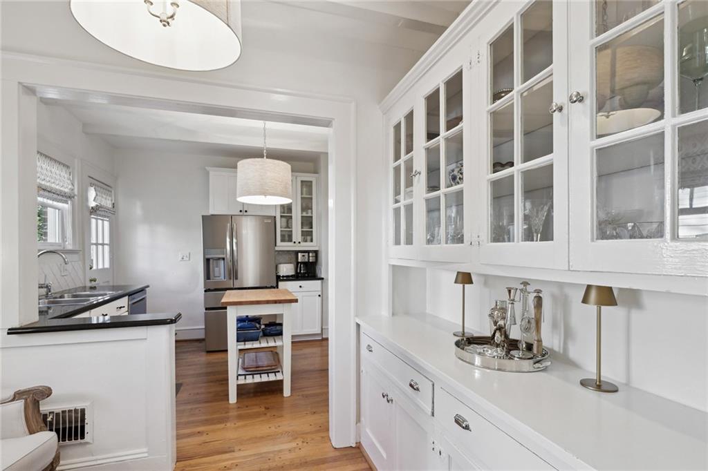 3263 W Shadowlawn Avenue NE