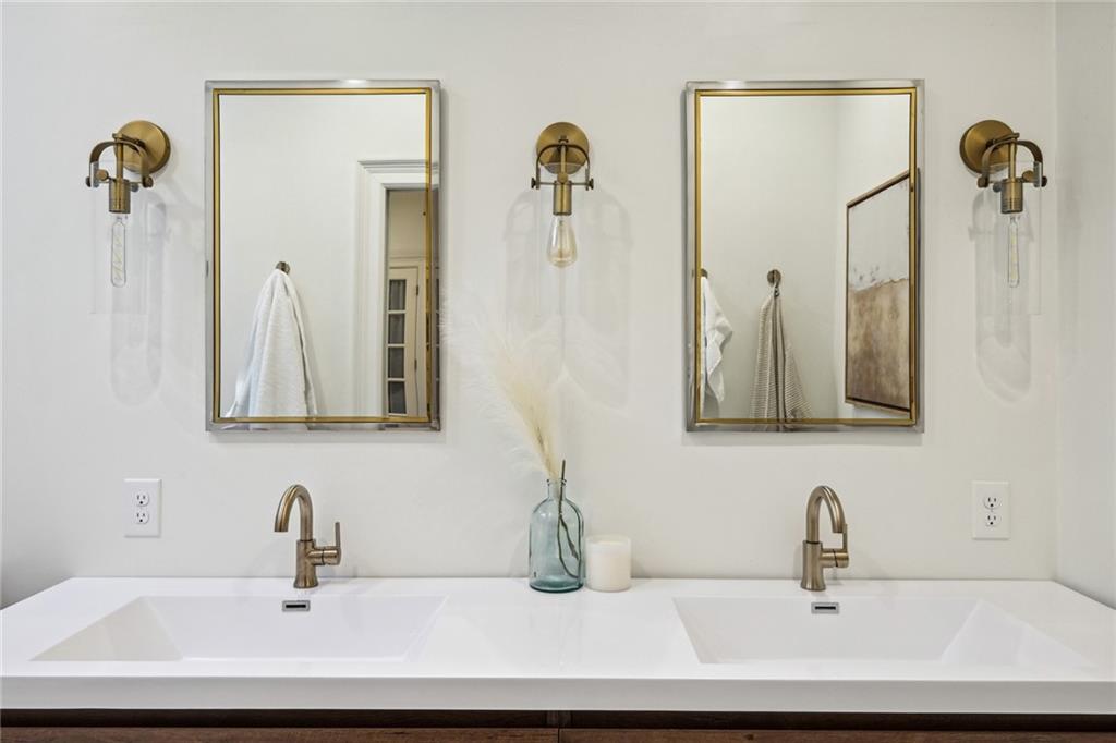 2515 Brookwood Drive NE