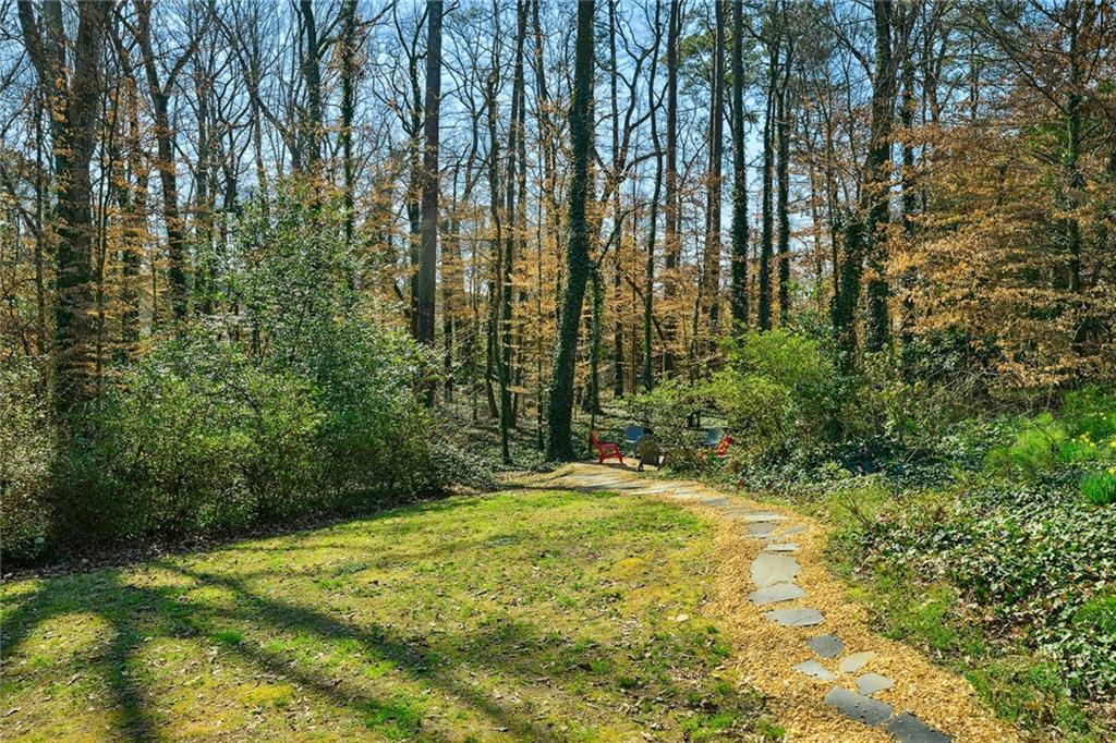 2452 Ridgewood Road NW