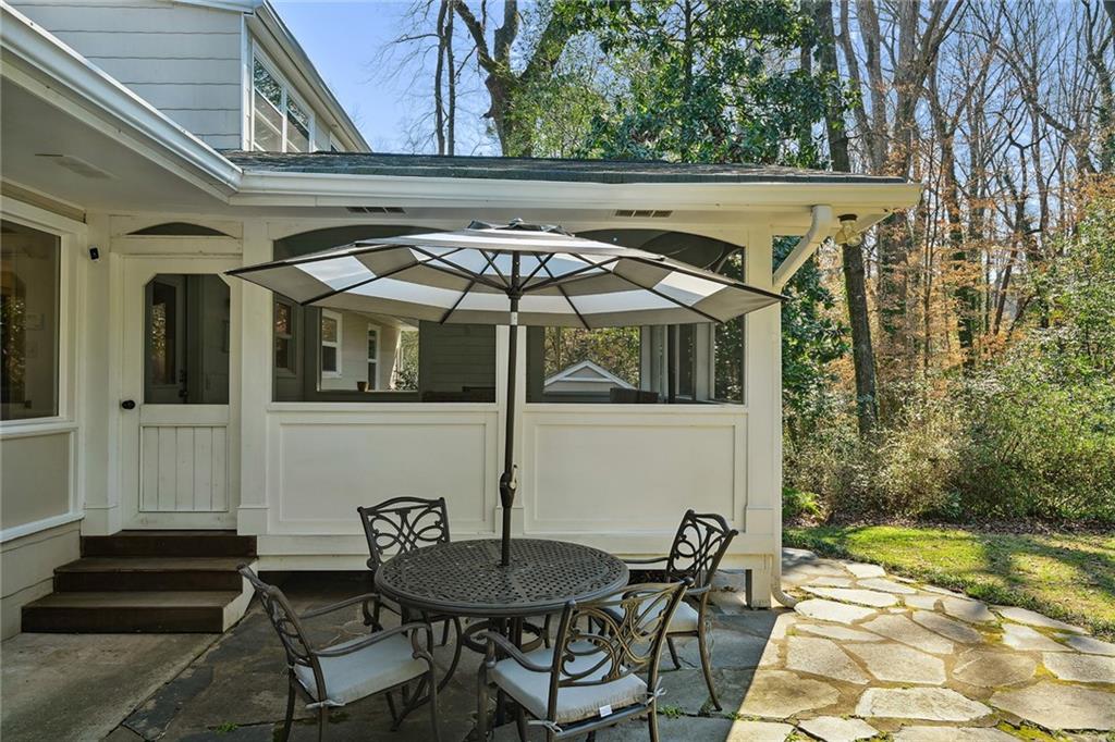 2452 Ridgewood Road NW