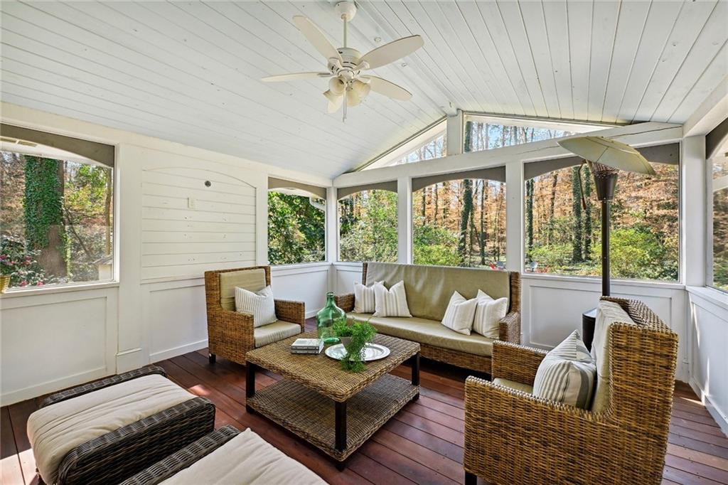 2452 Ridgewood Road NW