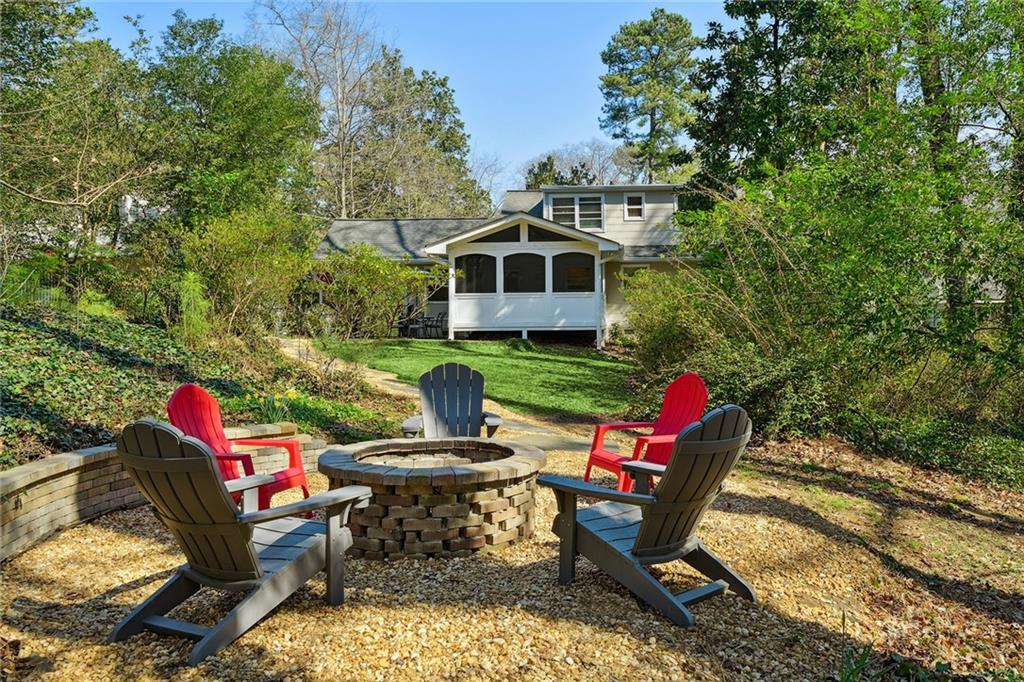 2452 Ridgewood Road NW