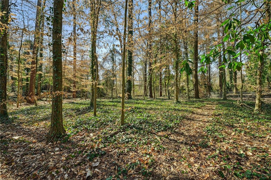 2452 Ridgewood Road NW