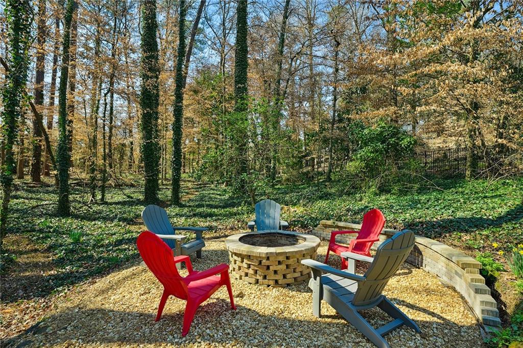 2452 Ridgewood Road NW