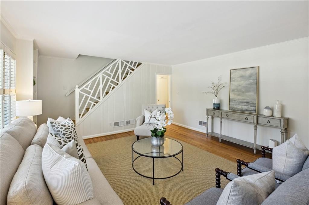 2452 Ridgewood Road NW