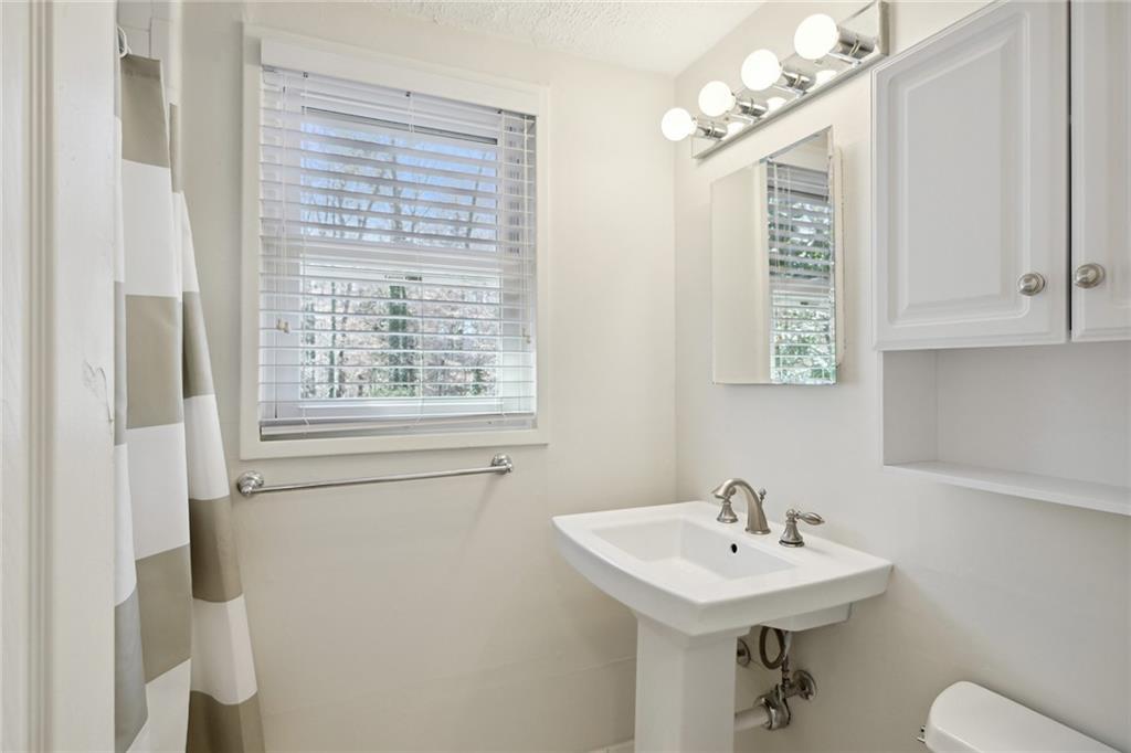 2452 Ridgewood Road NW