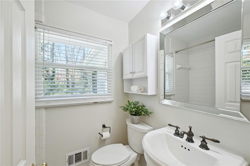 2452 Ridgewood Road NW