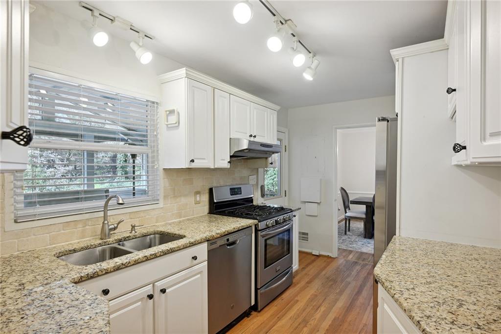 2452 Ridgewood Road NW