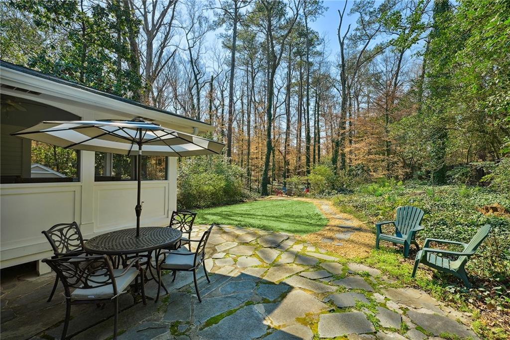 2452 Ridgewood Road NW