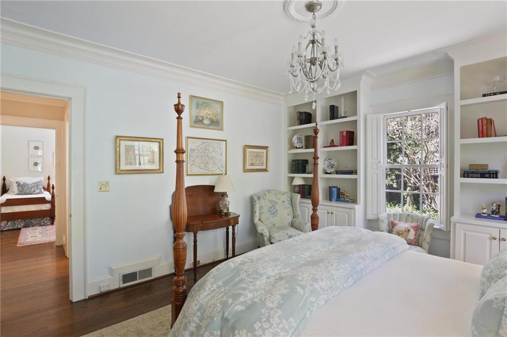 2344 Woodward Way NW