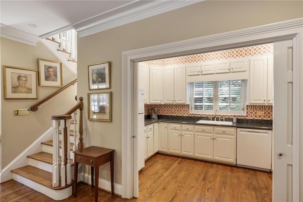 2344 Woodward Way NW