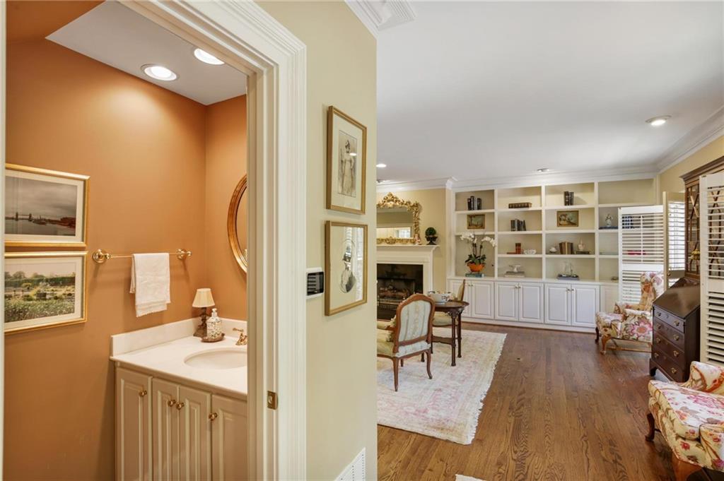 2344 Woodward Way NW