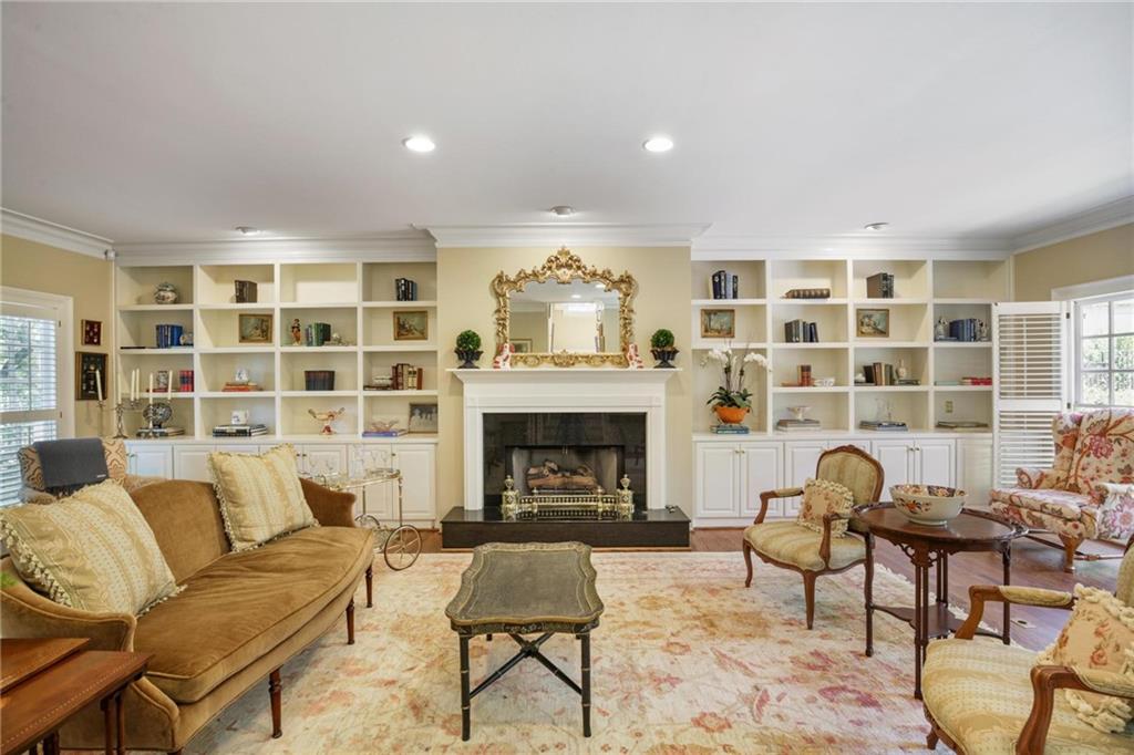 2344 Woodward Way NW