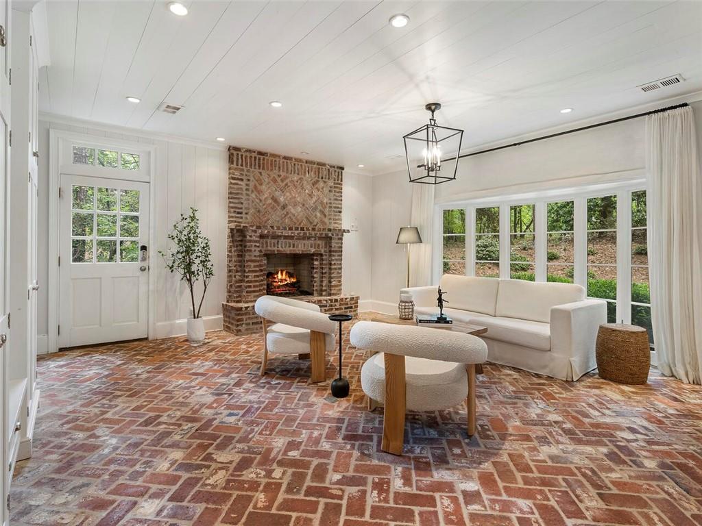 5230 Northside Drive NW