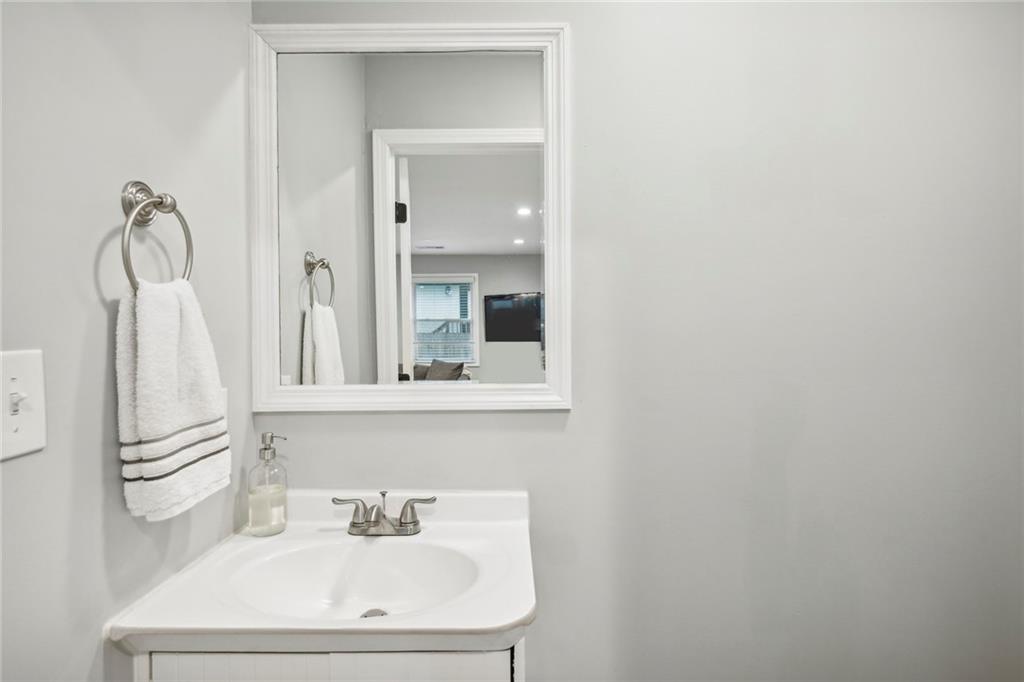 207 Martha Avenue NE