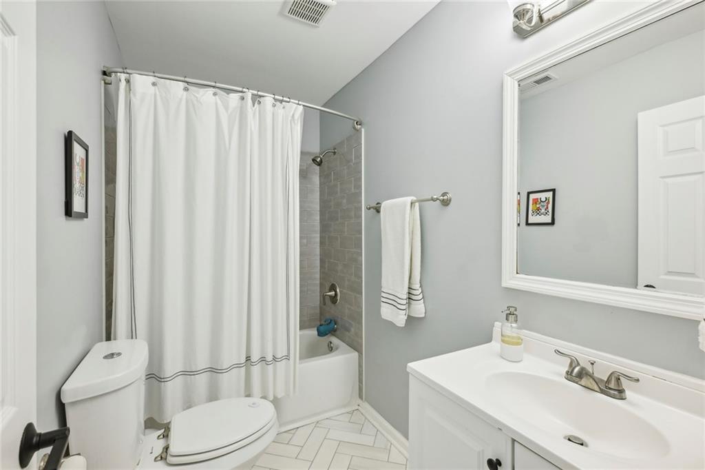 207 Martha Avenue NE