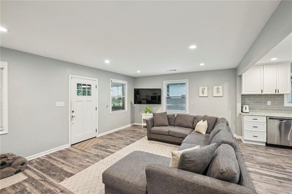 207 Martha Avenue NE