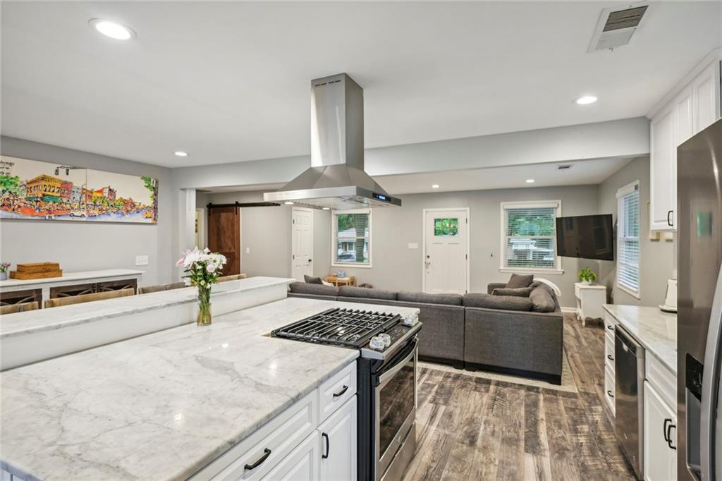 207 Martha Avenue NE