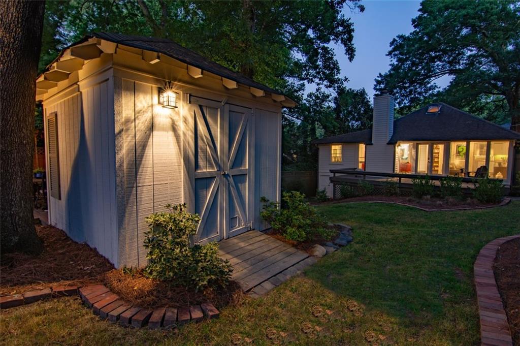 2089 Mckinley Road NW