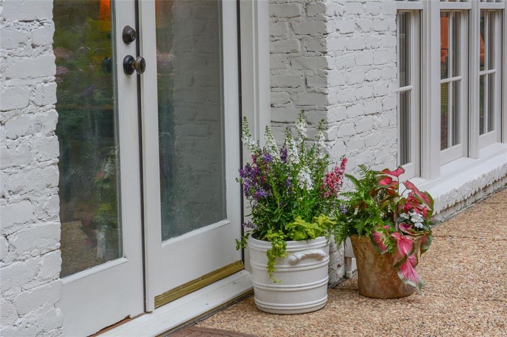 2089 Mckinley Road NW