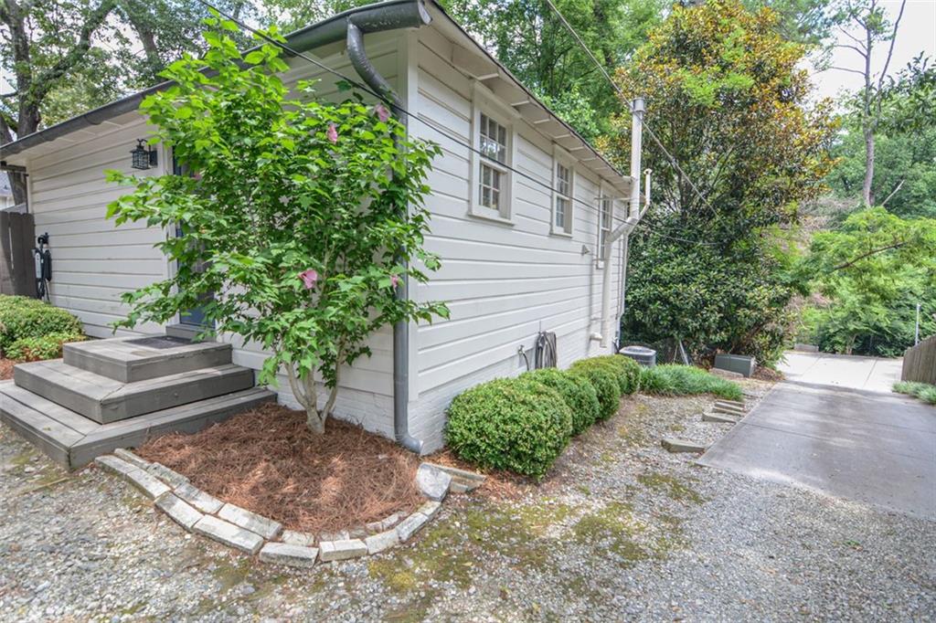 2089 Mckinley Road NW