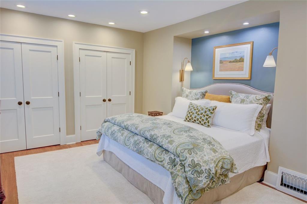 2089 Mckinley Road NW