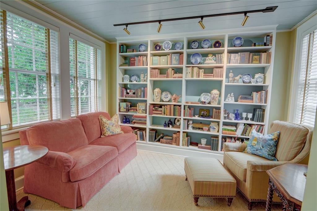 2089 Mckinley Road NW