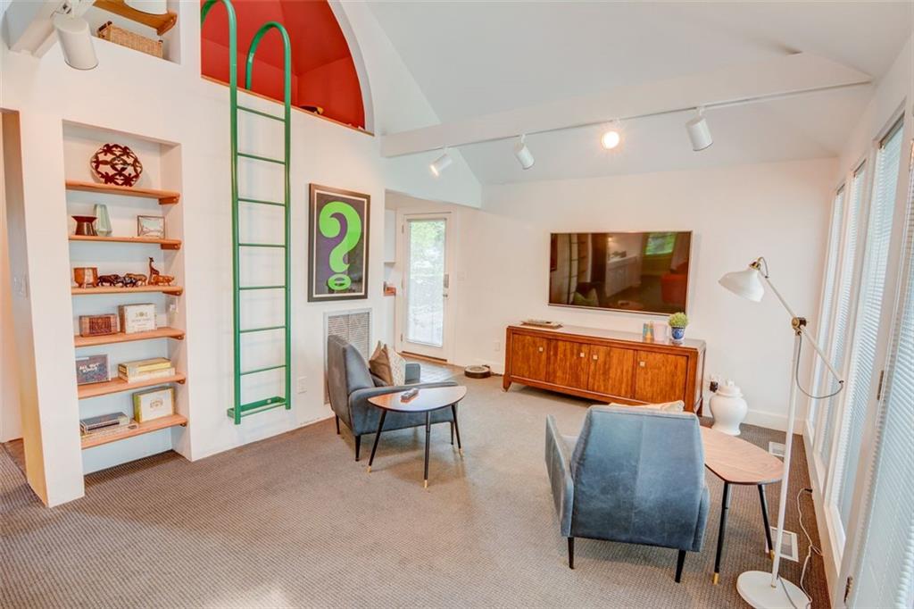 2089 Mckinley Road NW