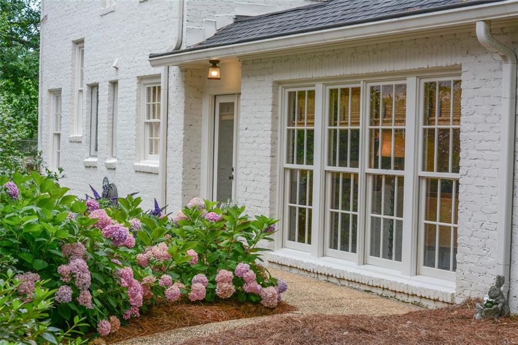 2089 Mckinley Road NW