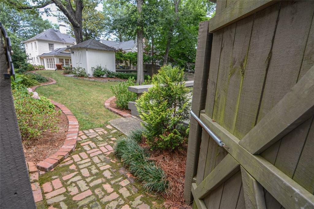 2089 Mckinley Road NW