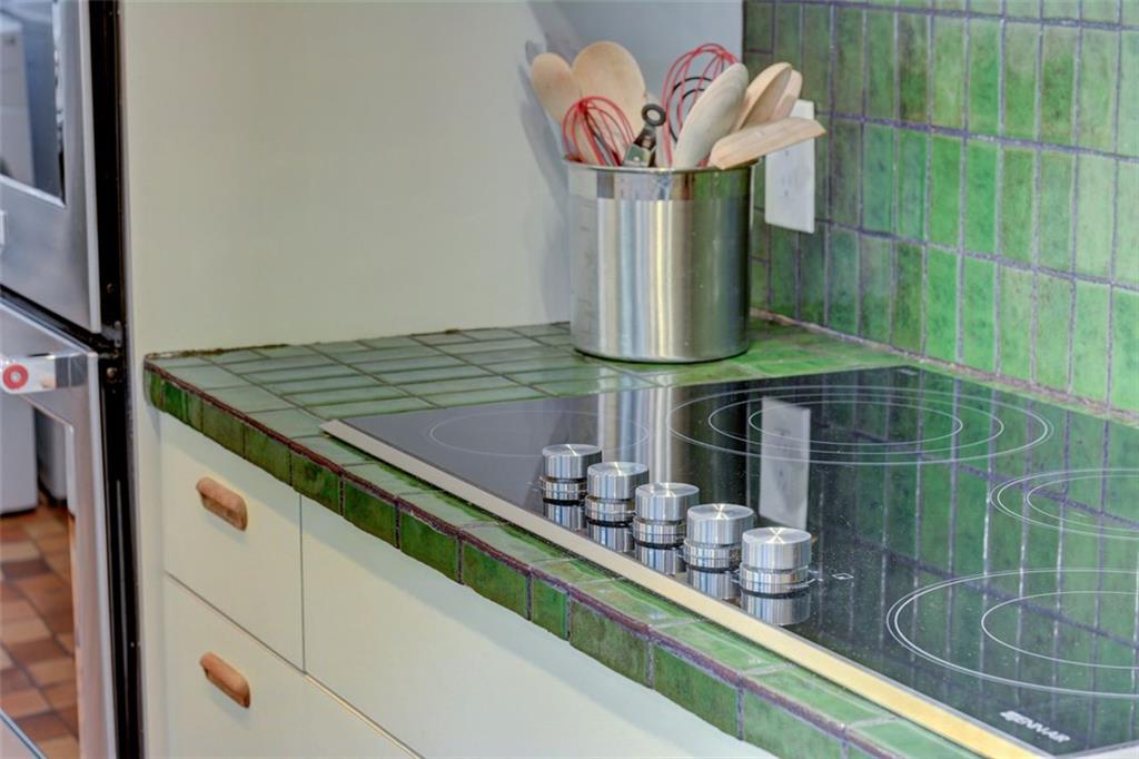 2089 Mckinley Road NW