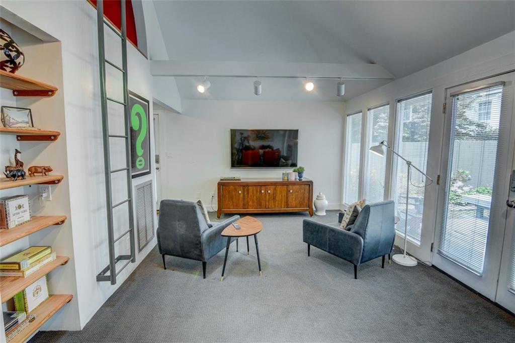 2089 Mckinley Road NW