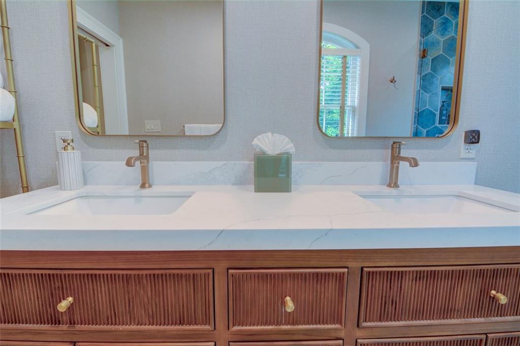 2089 Mckinley Road NW