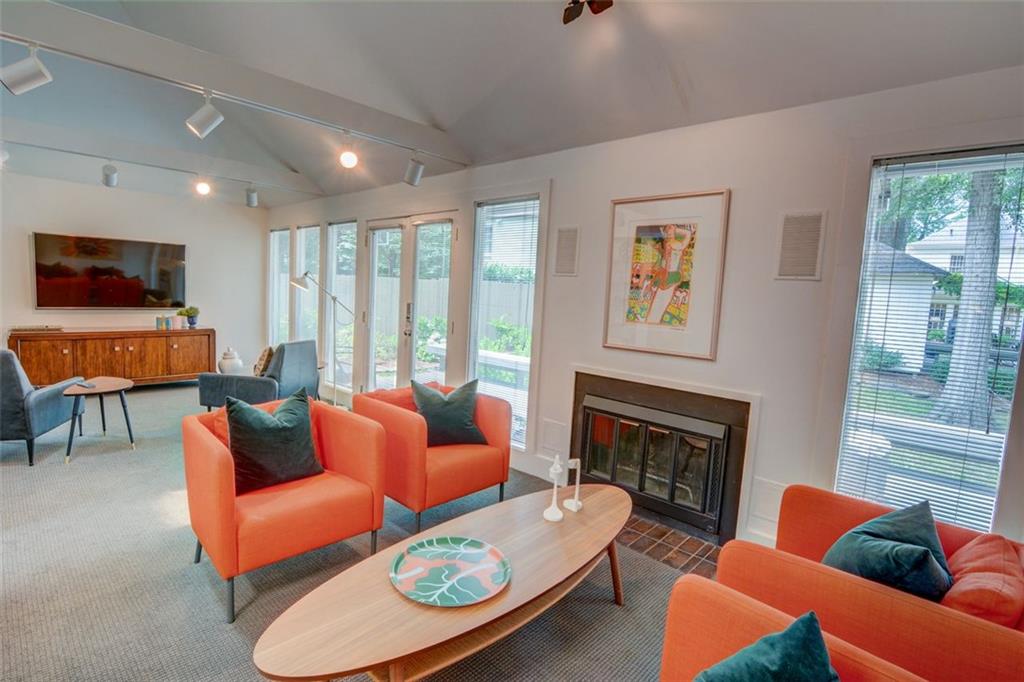 2089 Mckinley Road NW