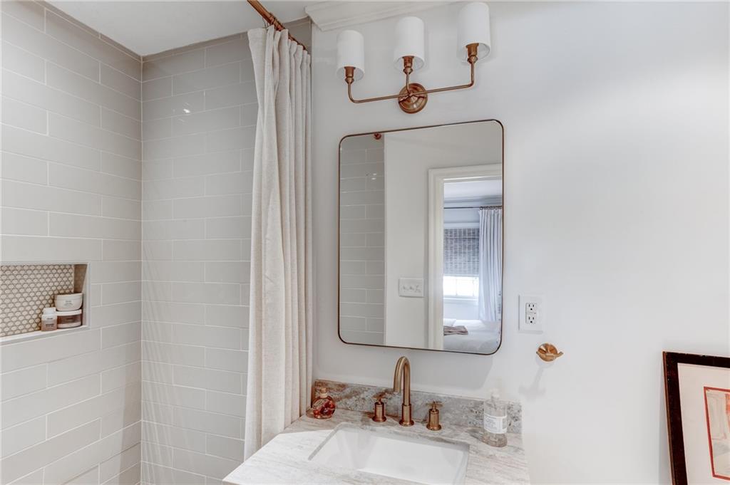 851 Woodley Drive NW