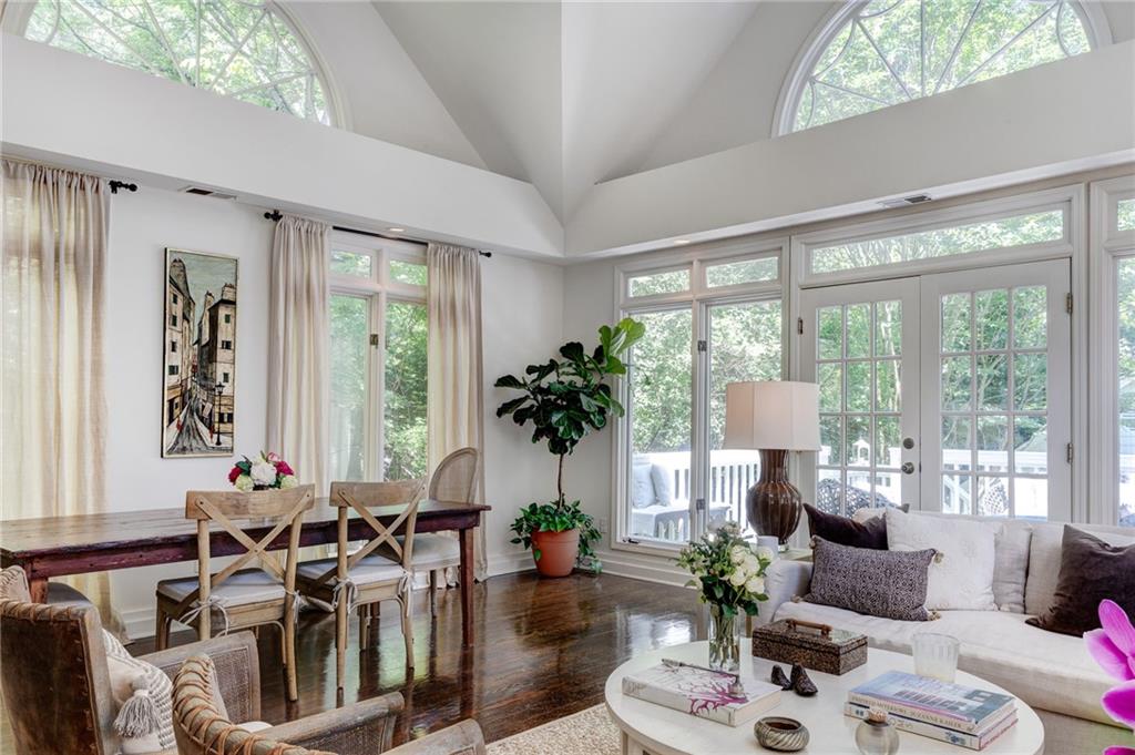 851 Woodley Drive NW